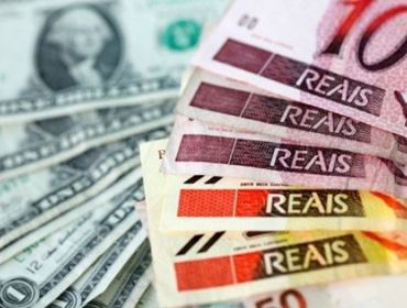 Para Indústria, dólar deve ficar entre R$ 3,80 a R$ 4 em 2016