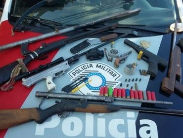 PM apreende arsenal em uma residência de Jaú