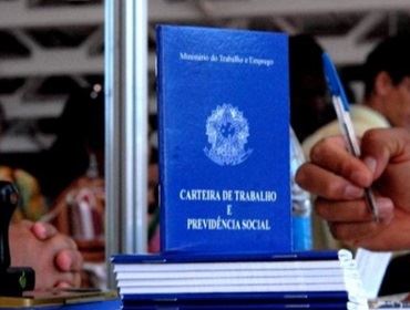 Brasil perde 1,367 milhão de vagas com carteira no período de um ano