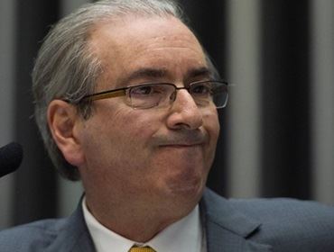 Cunha chama reajuste no Bolsa Família de irresponsabilidade fiscal